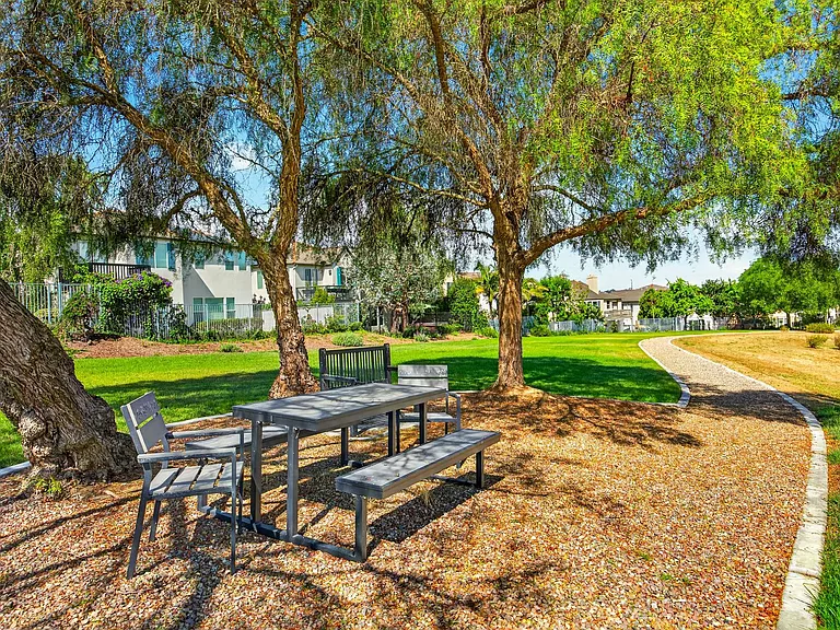 13720 Rosecroft Way — Photo 45