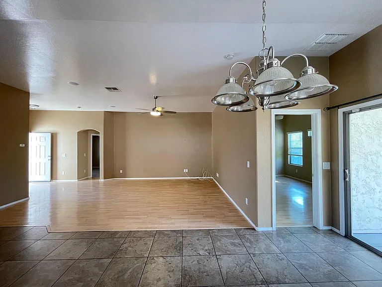 402 E Jasper Dr — Photo 6