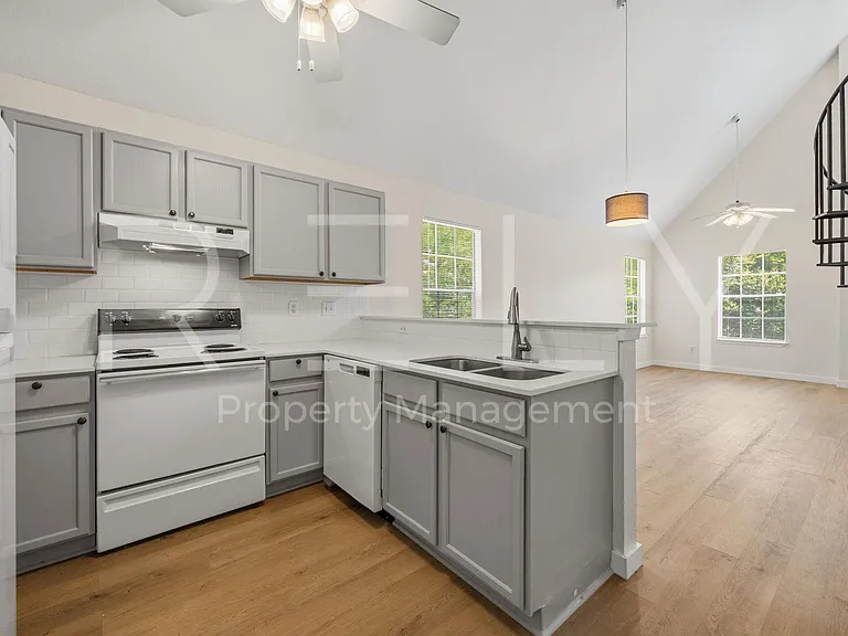 2908 Whisper Oaks Ln #D — Photo 5