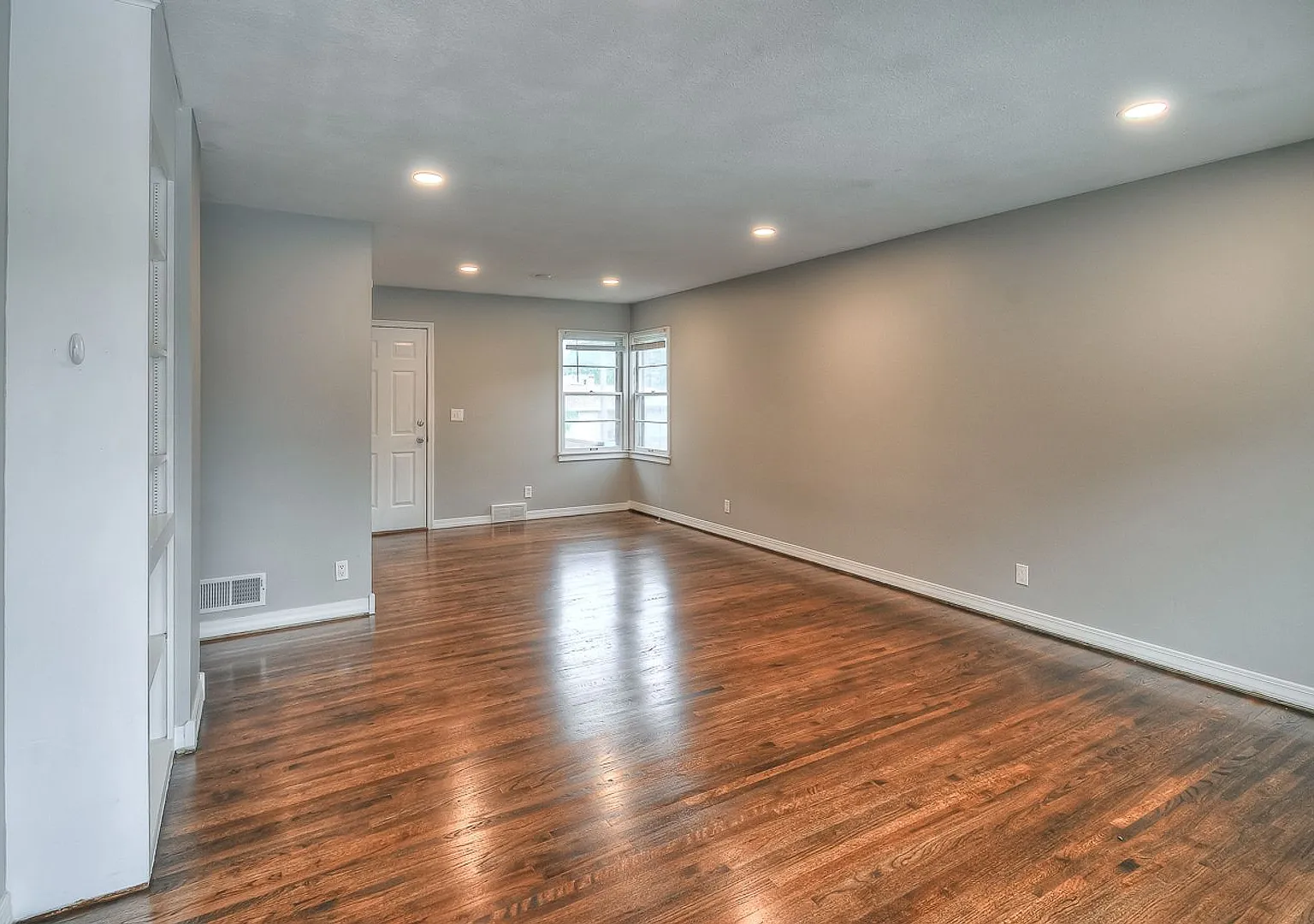 4 bed ranch in Aksarben — Photo 4