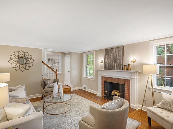 2nd image of 2833 Meadow Ln