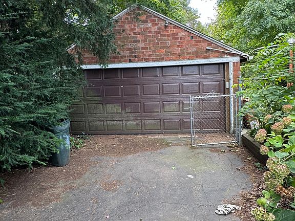 4th image of 136 Collis Street