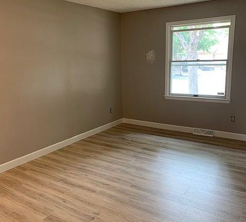 Master bedroom with 3/4 Bath and walk in closet