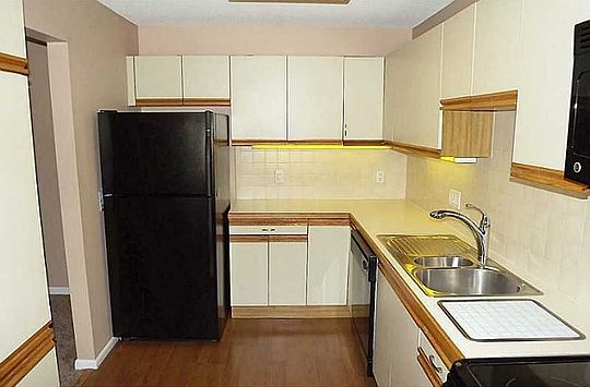 4th image of 454 Bryantville Ct