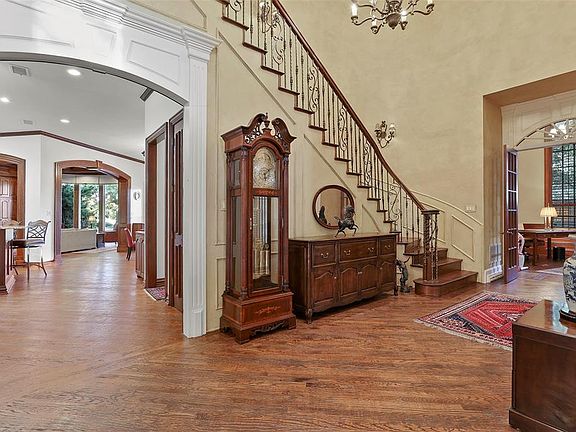 5th image of 2812 Fenwick Ln