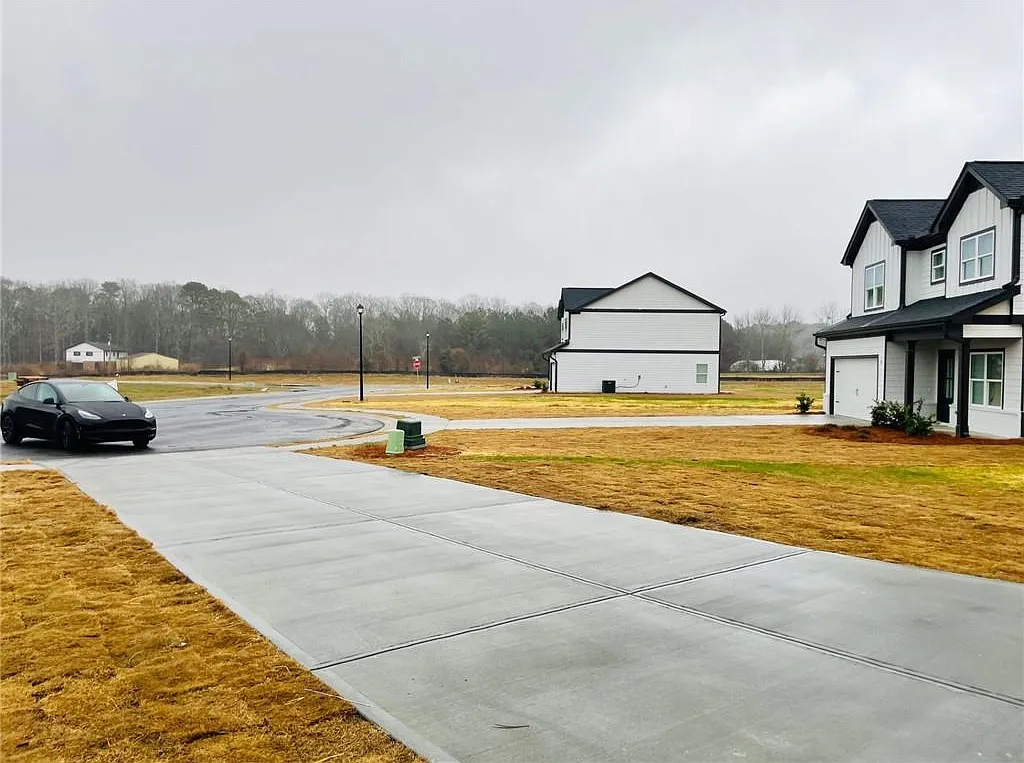 4 bed, 2.5 bath, 2059 sqft, $1,990 — Photo 1