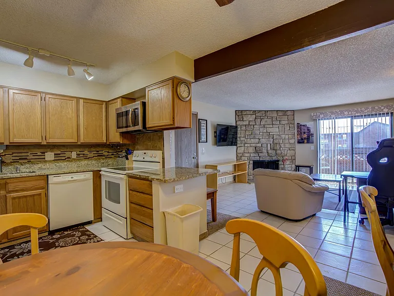 431 Wright St #209 — Photo 5