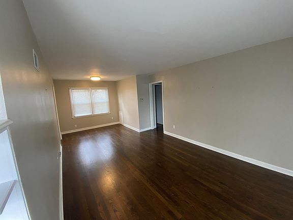 3rd image of 300 W 89th Ter