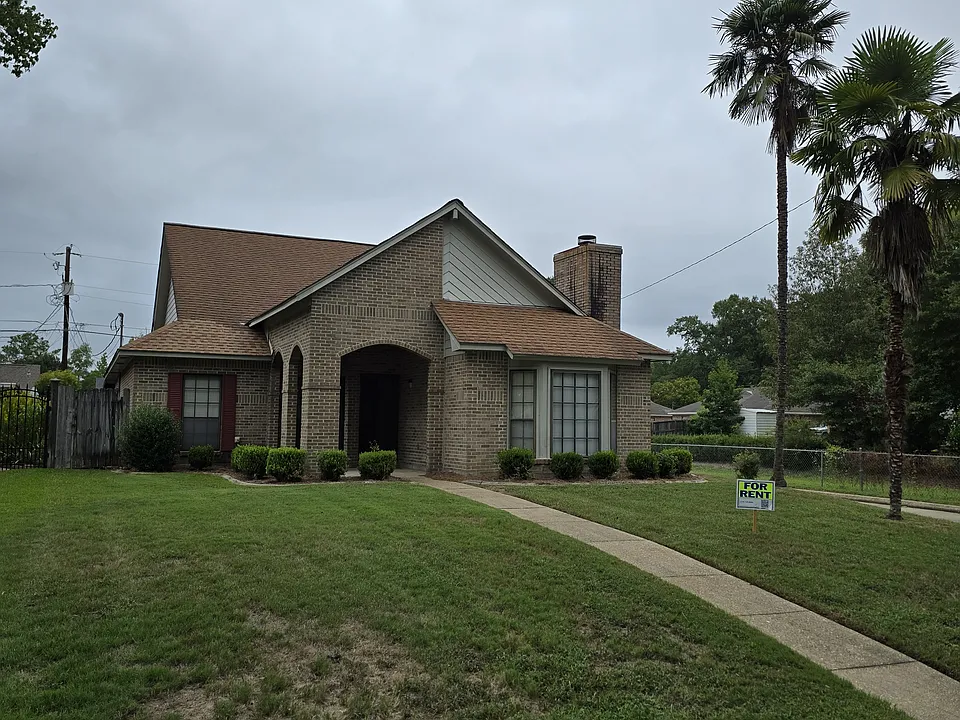 3957 Cedar Ave