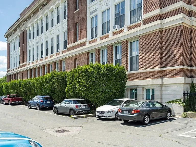 240 Heath St #101 — Photo 16