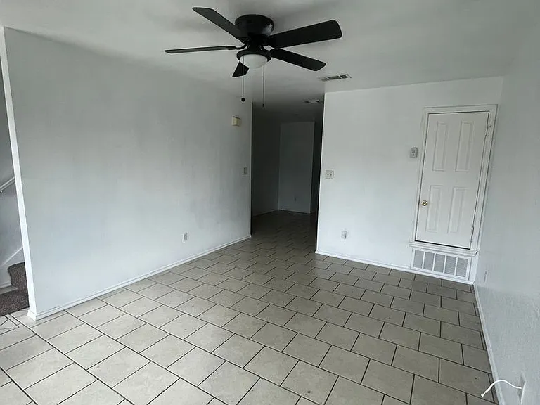 3404 Barcelona Dr — Photo 6
