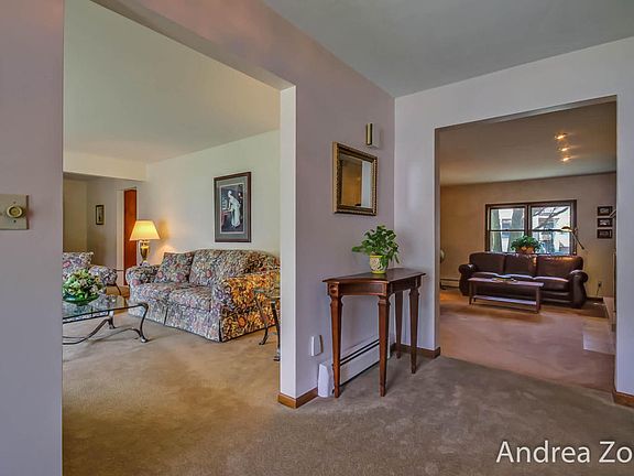 5th image of 1740 Lockmere Dr SE