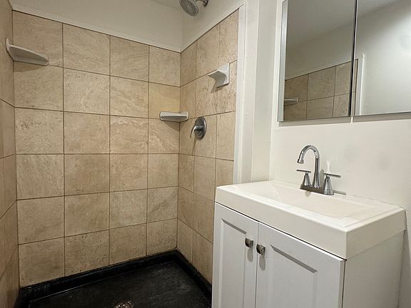 4th image of 256 E Hector St APT 3