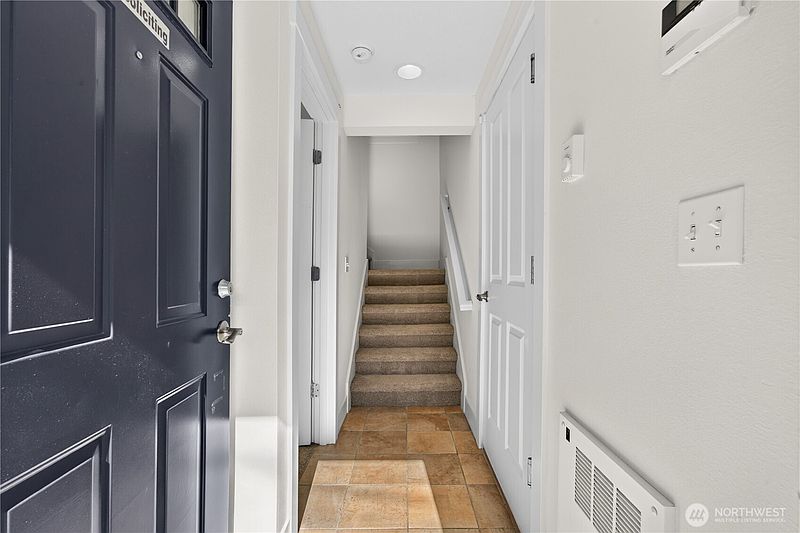 3rd image of 5013 40th Avenue NE