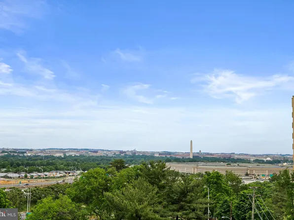 1300 Army Navy Dr APT 423, Arlington, VA 22202