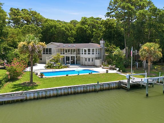 2nd image of 286 Oakleaf Drive