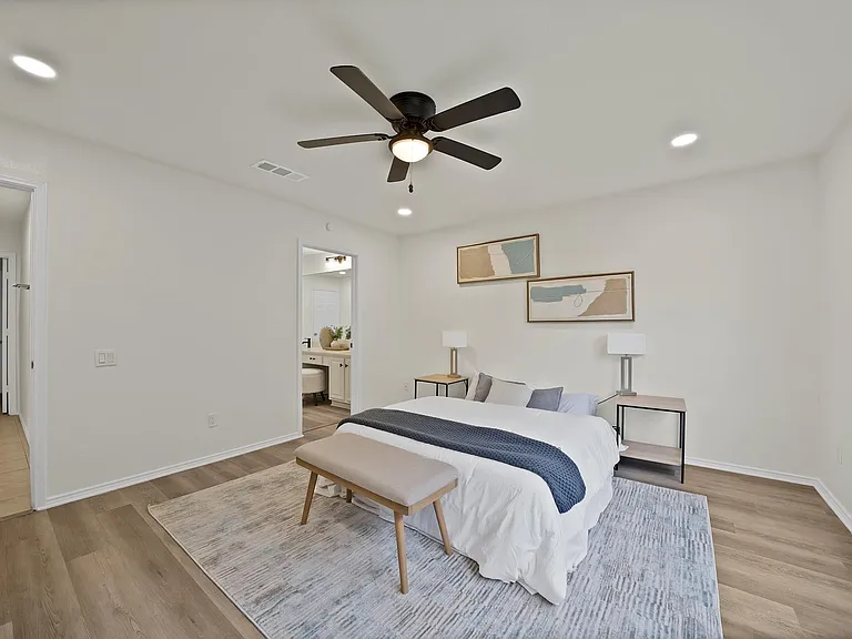 7548 Meadow Creek Dr — Photo 14