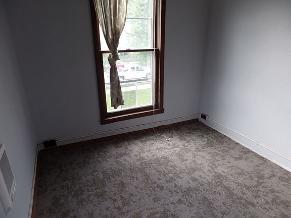 5th image of 635 Elm St APT 2