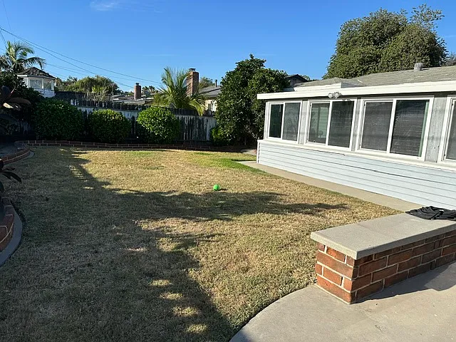 825 N Acacia Ave — Photo 17
