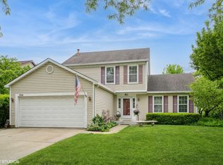 524 Crown Point Dr, Buffalo Grove, IL 60089