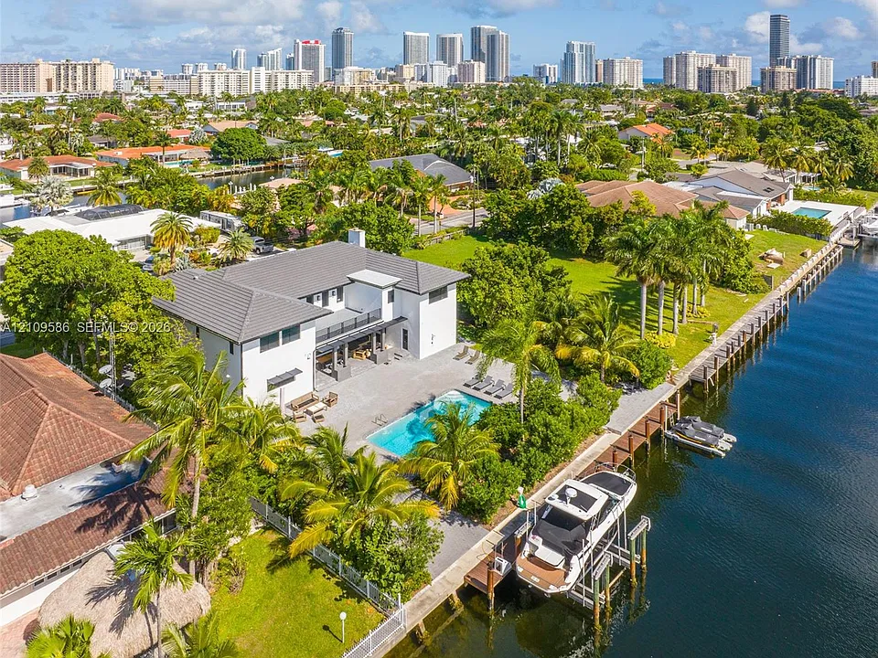 461 Poinciana Dr