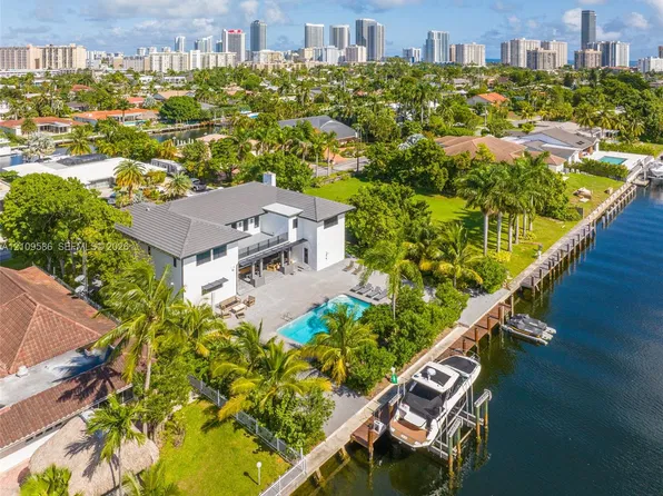 461 Poinciana Dr, Hallandale Beach, FL 33009