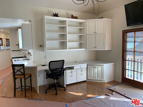 4th image of 2225 Beverly Glen Pl
