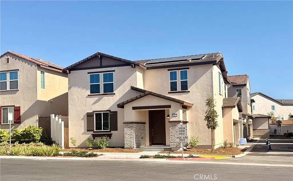 3 bed, 2.5 bath, 1700 sqft, $3,100 — Photo 2