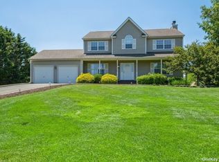132 Grant Dr, Riverhead, NY 11901