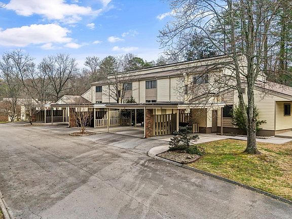 3rd image of 21 Bradford Cir