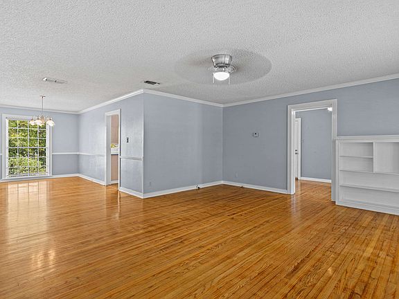 4th image of 12 Rambling Rd