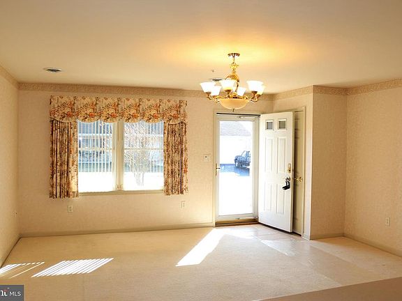 5th image of 708 Naples Dr