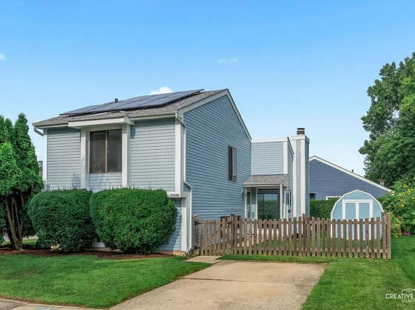 2S640 Hampton Dr, Warrenville, IL 60555