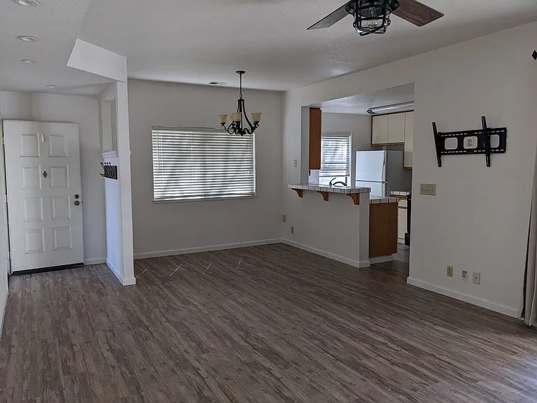 1338 Meadow Ridge Cir — Photo 4