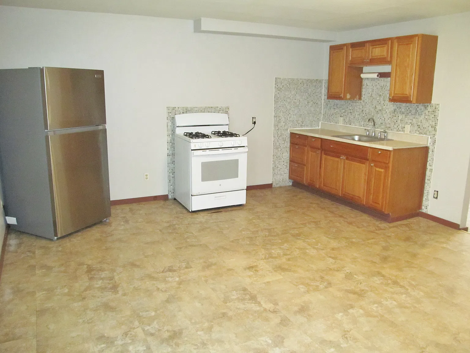 3 bed, $1,725 — Photo 2