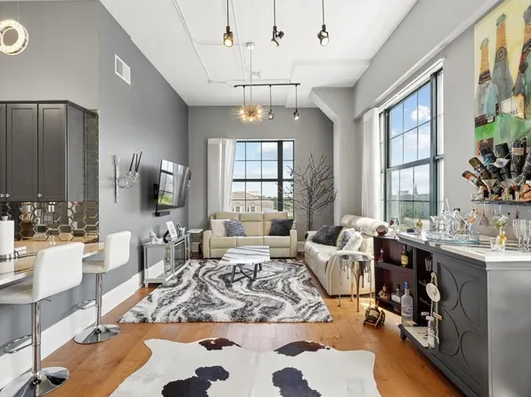 1201 Canal St APT 452, New Orleans, LA 70112