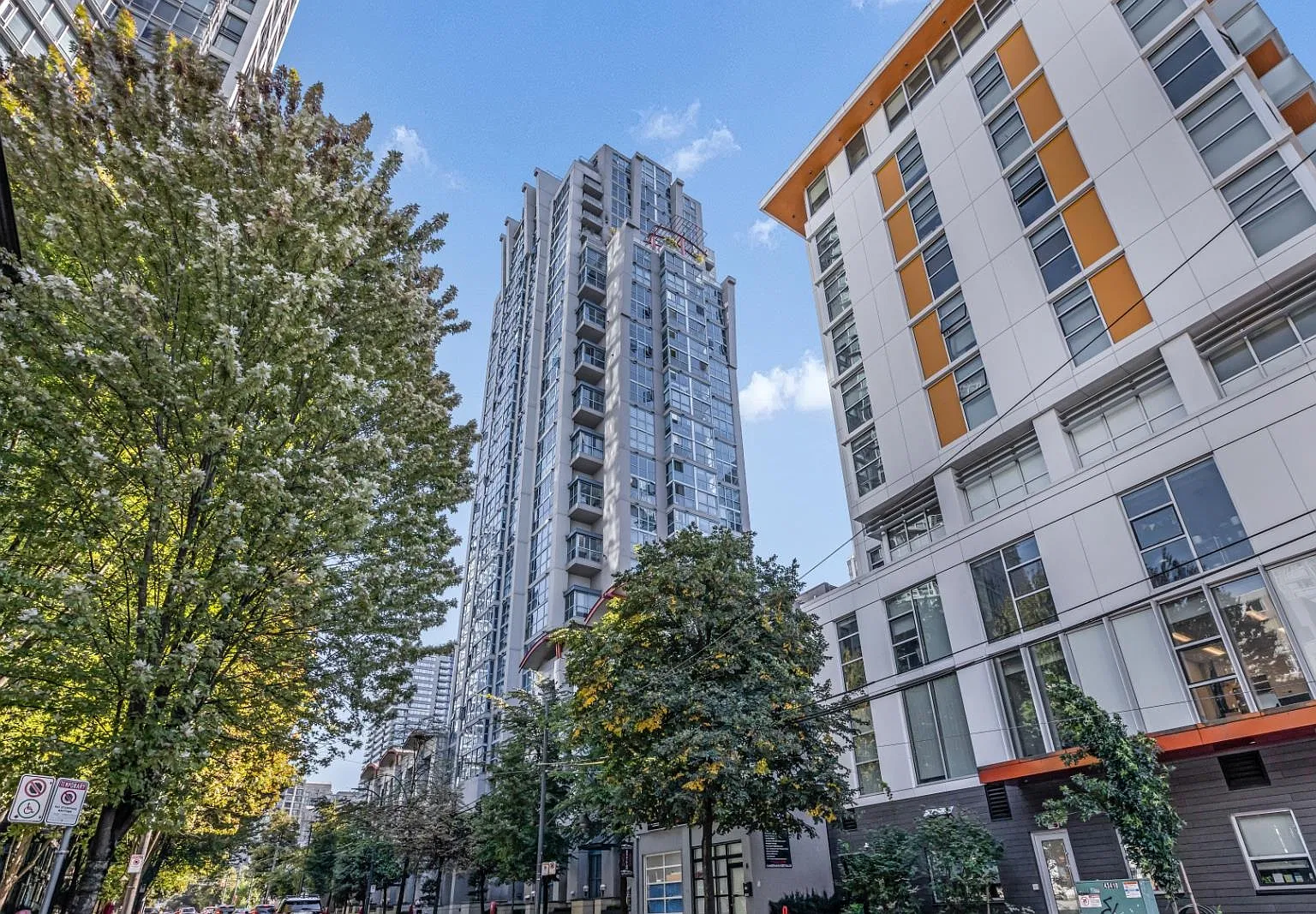 2 bed, 850 sqft, $4,350 — Photo 1