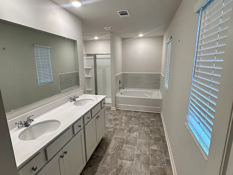 19 Manor Way — Photo 44