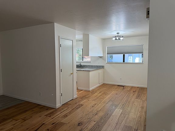 3rd image of 371 Cottonwood Ct #2