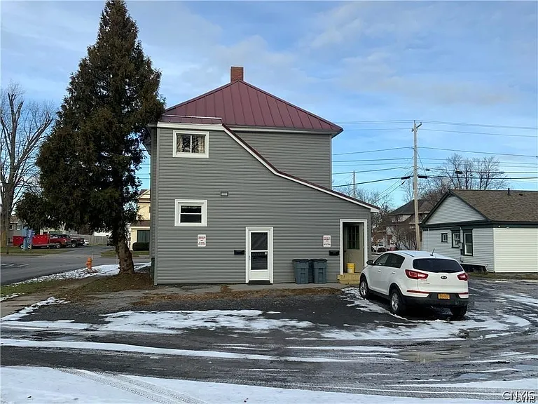 1628 State St — Photo 13