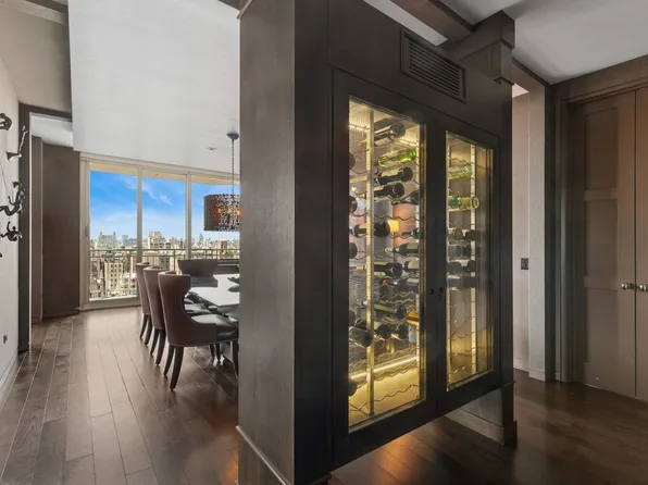 201 East 80th Street image 5 of 16