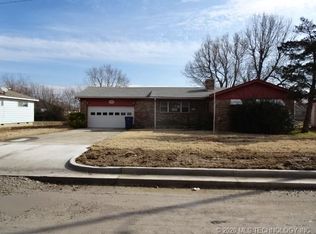 1207 S Russell St, Skiatook, OK 74070