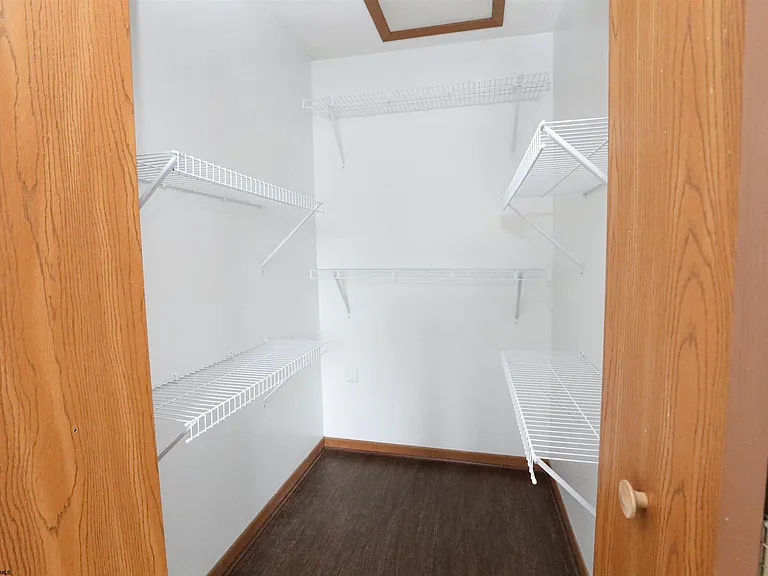 726 Beechurst Ave — Photo 17