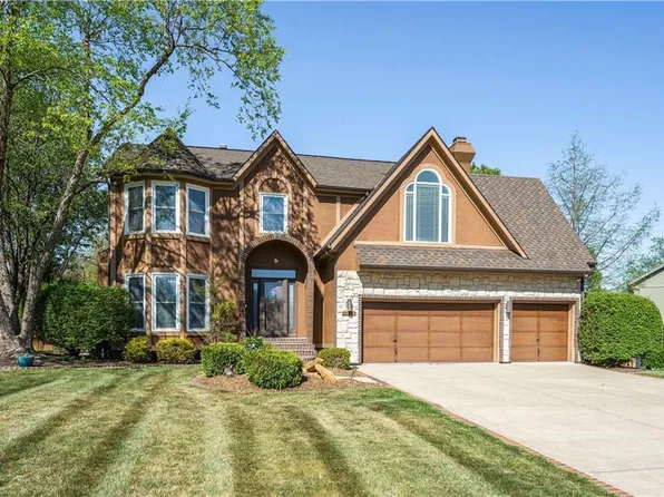 15287 Sherwood St, Leawood, KS 66224