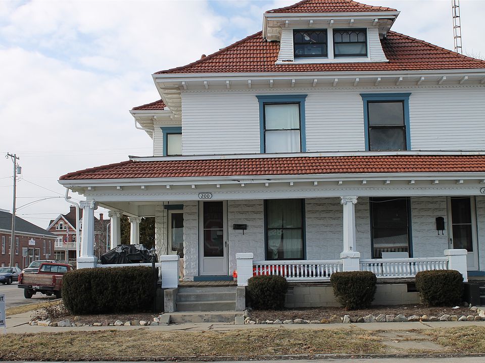 1st image of 202 E 5th St