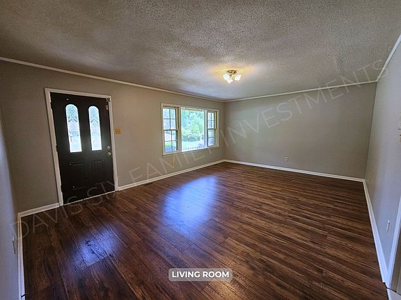 2nd image of 3825 Lucerne Dr