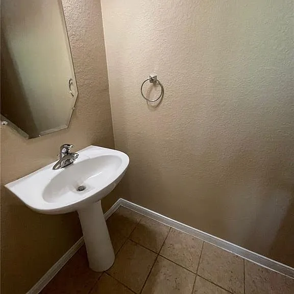 704 S Frontier Ln — Photo 22