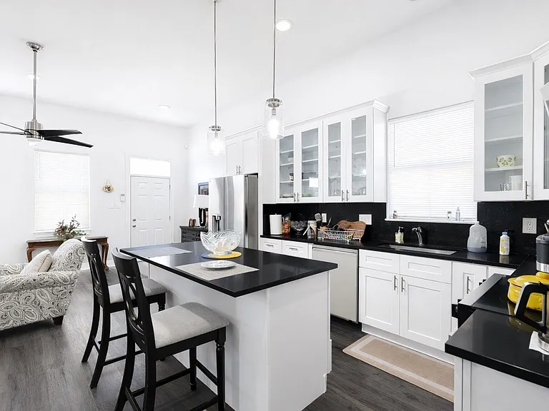 2131 Dumaine St — Photo 17