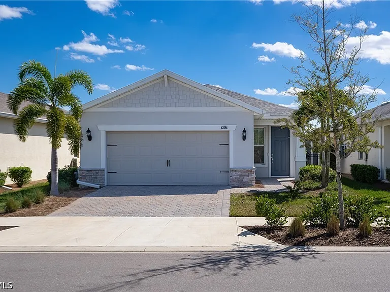 42186 Edgewater Dr — Photo 1