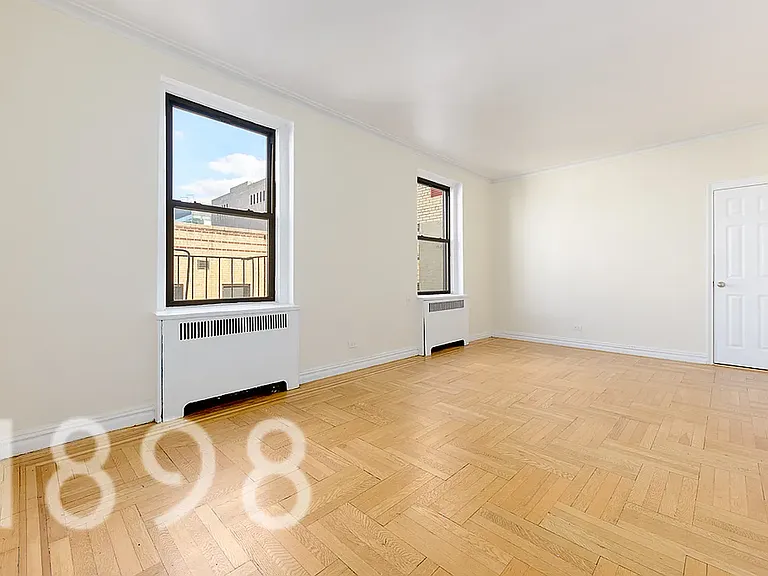 185 E 162nd St #5C — Photo 1